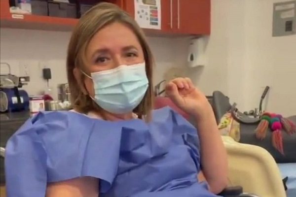 Xóchitl Gálvez sufre accidente vial mientras iba en su bicicleta