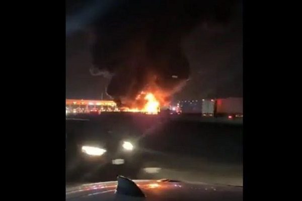 Volcadura de pipa provoca incendio en Circuito Exterior Mexiquense