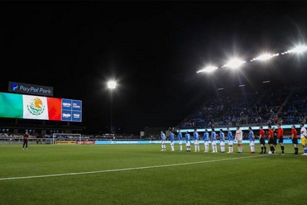 Aficionado entró a estadio a golpear a jugador durante Cruz Azul vs San José