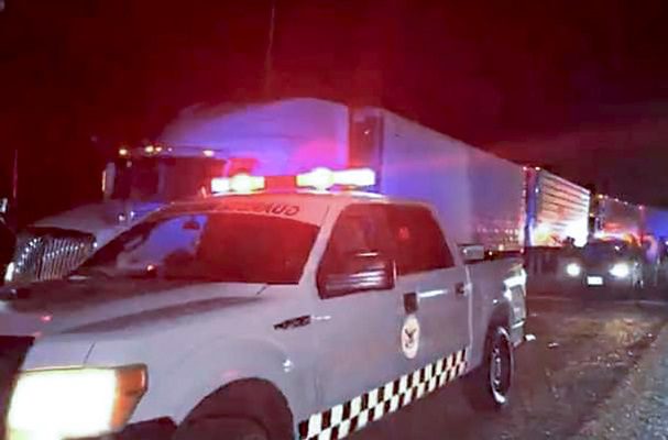 Sedena resguarda a 800 migrantes hallados en tres tráileres en Tamaulipas