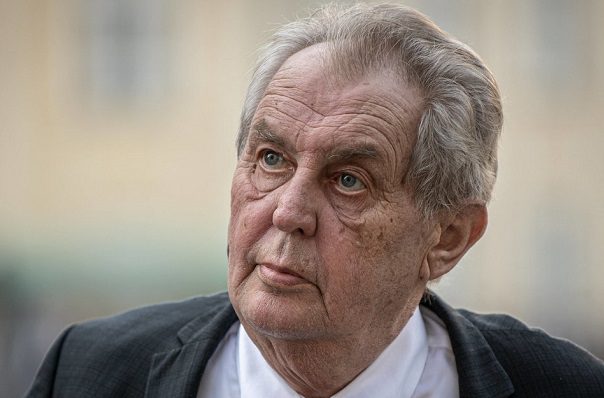 Nuevamente, hospitalizan al presidente de República Checa