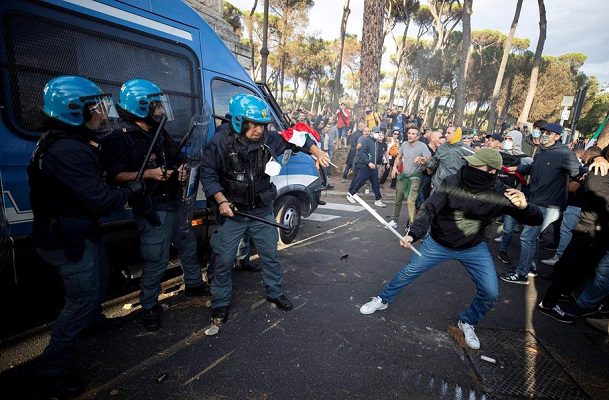 Protestas de neofascistas y antivacunas en Roma dejan heridos y detenidos #VIDEOS