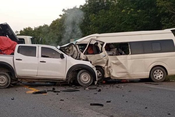 Choque en carretera Felipe Carrillo Puerto–Tulum deja cinco muertos #VIDEOS