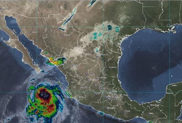 'Pamela' se fortalece en huracán frente a costas de Jalisco