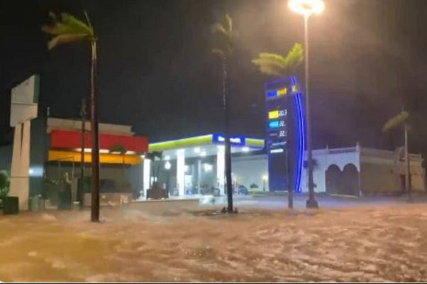 Así fue la llegada del huracán 'Pamela' a Mazatlán, Sinaloa #VIDEOS