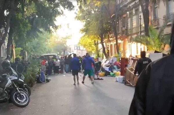 Desalojo de mazahuas causa riña en la colonia Juárez #VIDEOS