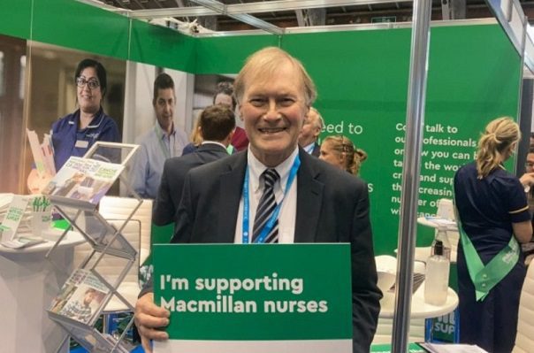 Asesinan a puñaladas a diputado de Reino Unido durante evento