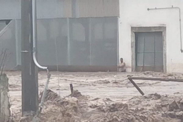 Evacuación masiva tras desbordamiento de ríos en Nayarit #VIDEOS