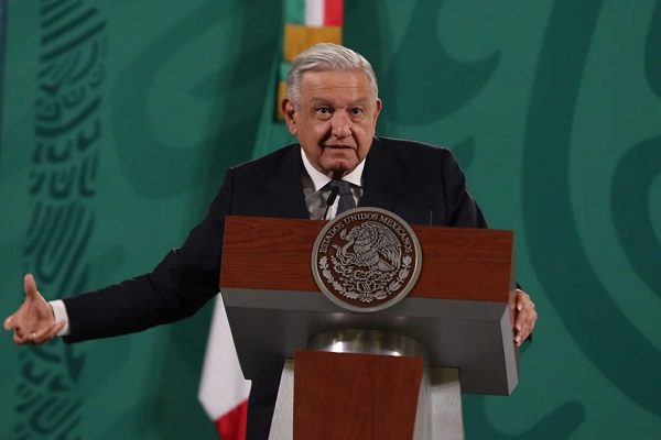 AMLO pide a trabajadores de Dos Bocas no dejarse manipular