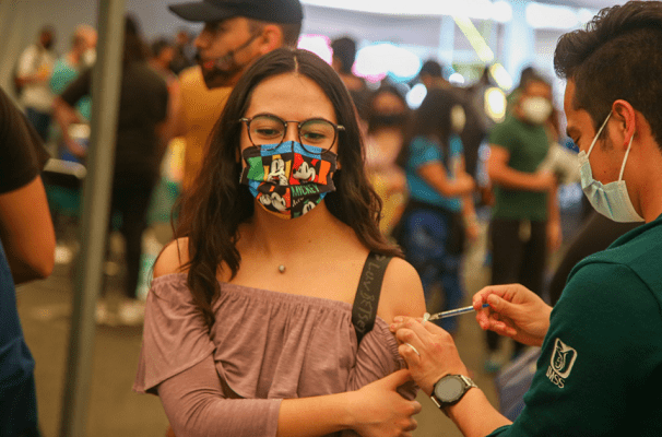 Al menos 100 mil personas no se vacunaron en CDMX