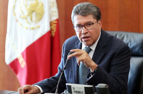 "Los servidores públicos están obligados a mantener prudencia", dice Monreal a Bartlett