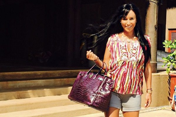 Revelan costos millonarios de exclusiva colección de bolsos de Inés Gómez Mont