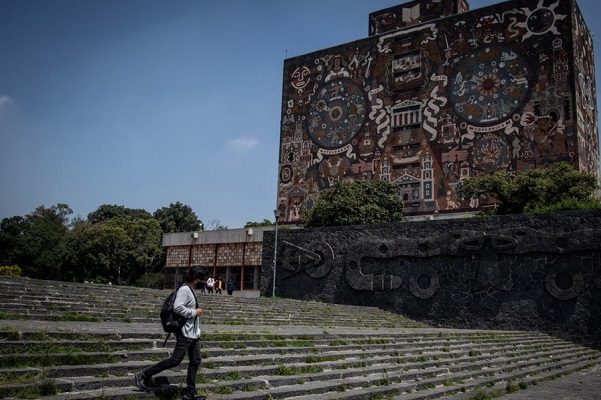 Gracias a semáforo verde, UNAM anuncia aumento gradual en clases presenciales