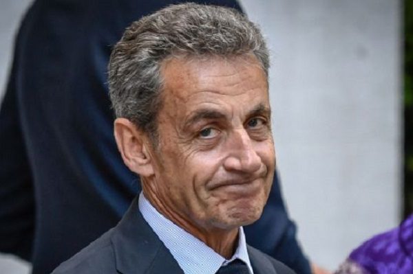 Juzgan por corrupción a cinco colaboradores de Sarkozy