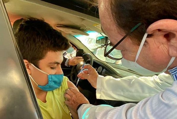 Inicia en tres estados vacunación de menores de edad con comorbilidades