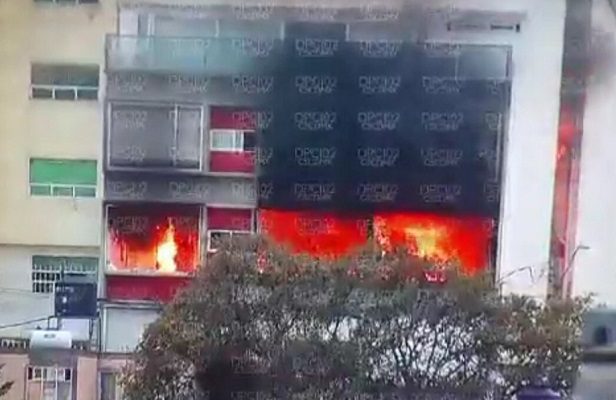 Al meno dos heridos tras incendio en departamento de Cuajimalpa #VIDEOS