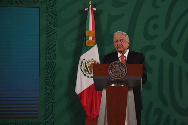 “Es de sabios cambiar de opinión", dice AMLO al llamar a vacunarse