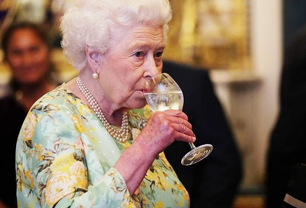 Por recomendación médica, Isabel II cancela viaje a Irlanda del Norte