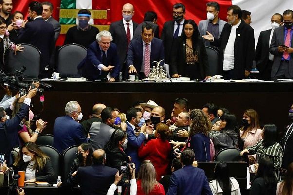 Se enfrentan diputados en San Lázaro por Miscelánea Fiscal y decretan receso