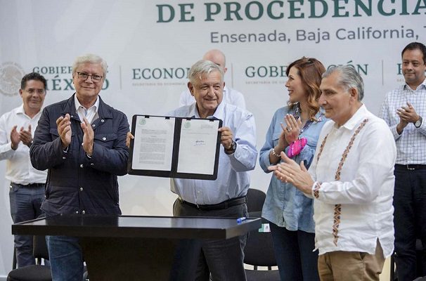 AMLO asegura que defenderá decreto para regularizar "autos chocolate"