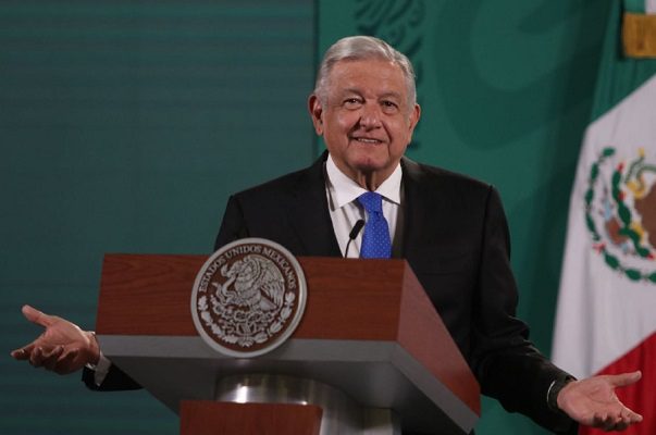 AMLO dice no ser partidario de retirar concesión a Telmex