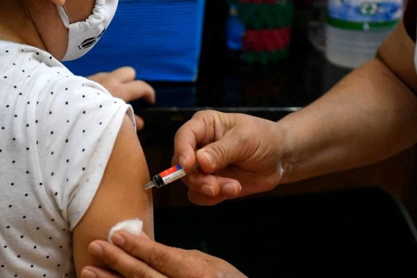 CDMX anuncia fechas y sedes para vacunación de menores con comorbilidades