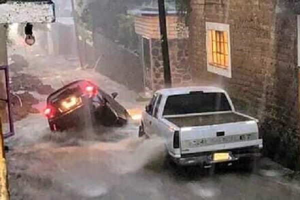 Fuertes lluvias provocan inundaciones en Tepoztlán, Morelos #VIDEOS
