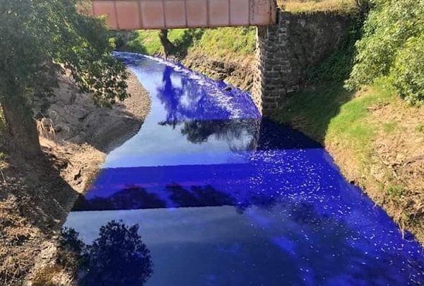 El Río Tula adquiere una inexplicable tonalidad azul