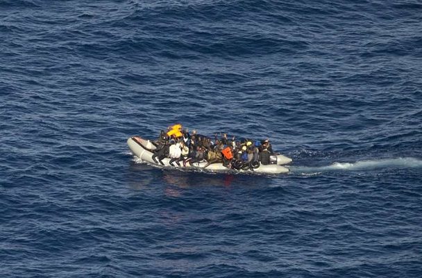 Muere niño de 5 años que iba en barco de migrantes rumbo a España