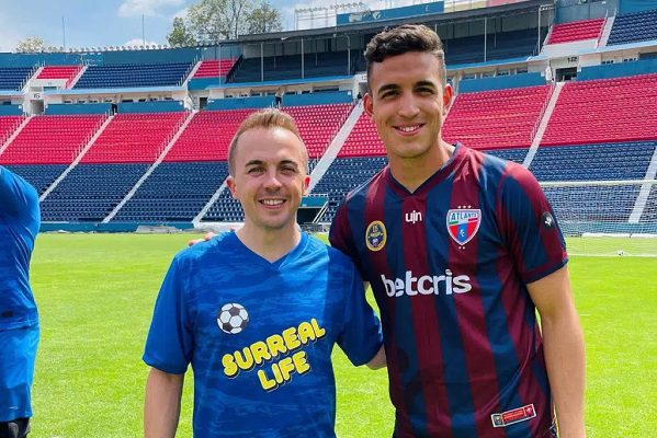 Frankie Muniz de ‘Malcom in the Middle’ visita al Atlante en México
