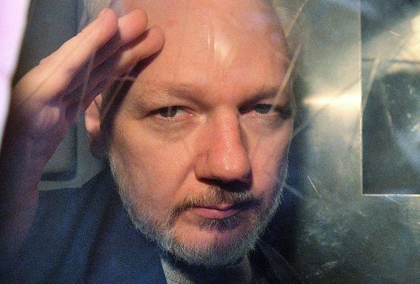 EE.UU. alistan nuevo intento para extraditar a Julian Assange