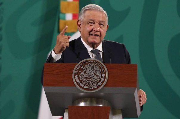 AMLO acusa que las facultades de la UNAM "se llenaron de conservadores”