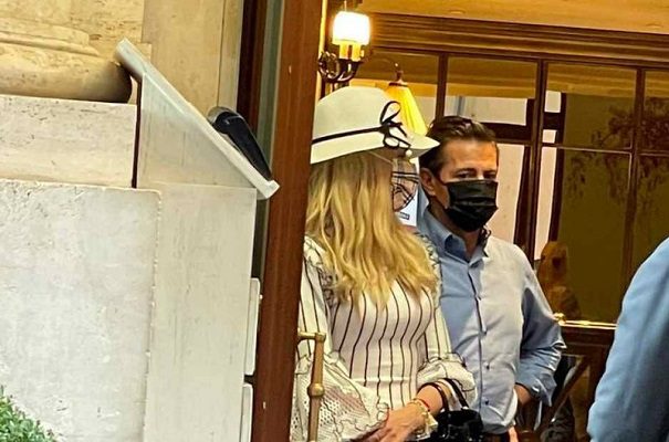 Captan a Peña Nieto saliendo de hotel en Roma y le gritan "ratero” #VIDEO