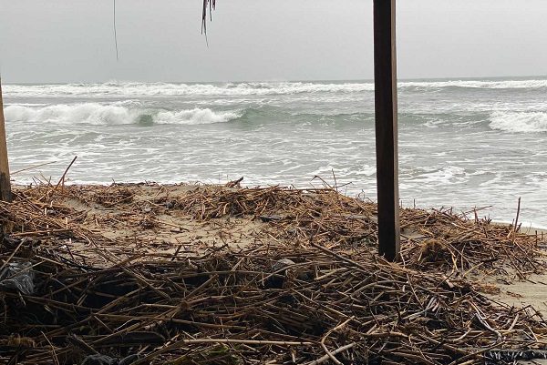 'Rick' se disipa, pero prevalecen lluvias por onda tropical y frente frío