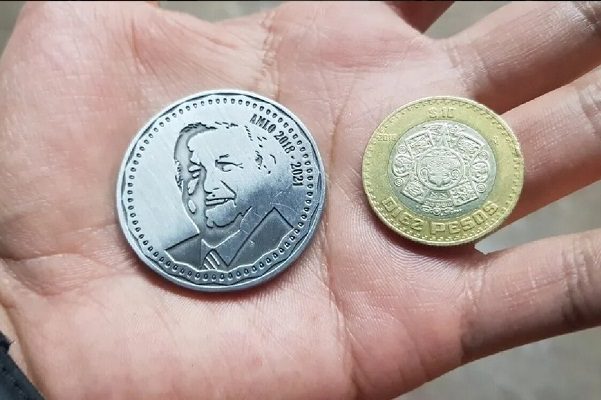 Empresa acuñadora vende monedas conmemorativas de AMLO