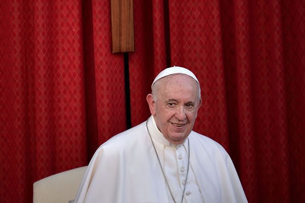 El Papa Francisco recibe la tercera dosis de la vacuna contra COVID-19