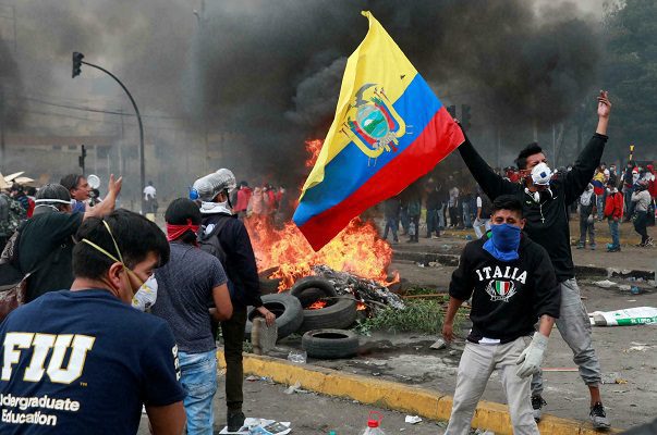 Al menos 37 heridos tras choque entre civiles y policía de Ecuador