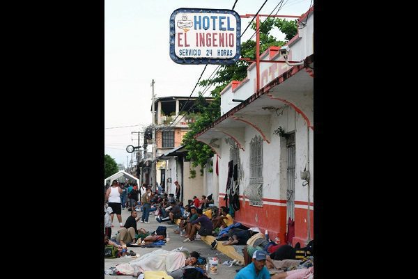 Caravana migrante sale de Huixtla con rumbo a Escuintla, Chiapas