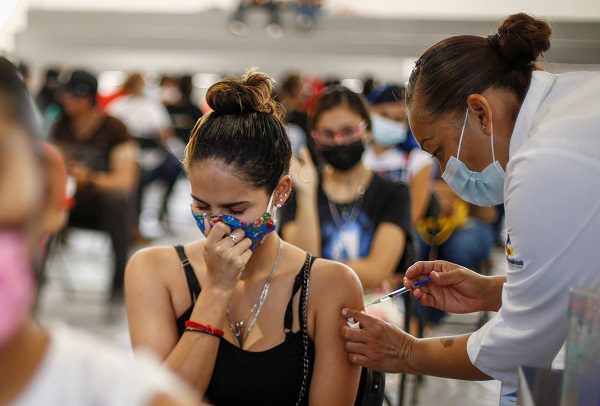 Se completa plan de vacunación a mayores de 18 años en la CDMX