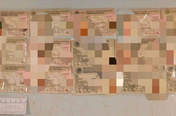 Cae sujeto con 19 pasaportes con su foto, pero distintos nombres, en Zapopan