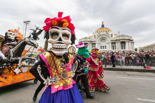Estas calles y transportes estarán cerrados por el desfile de Día de Muertos en CDMX