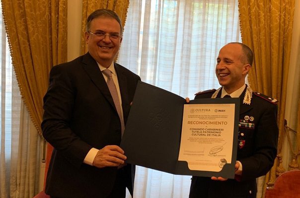 Italia restituye a México tres piezas arqueológicas