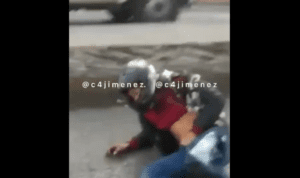 “Ay te viene la tira wey”: #VIDEO muestra a sicario tras balacera en AICM