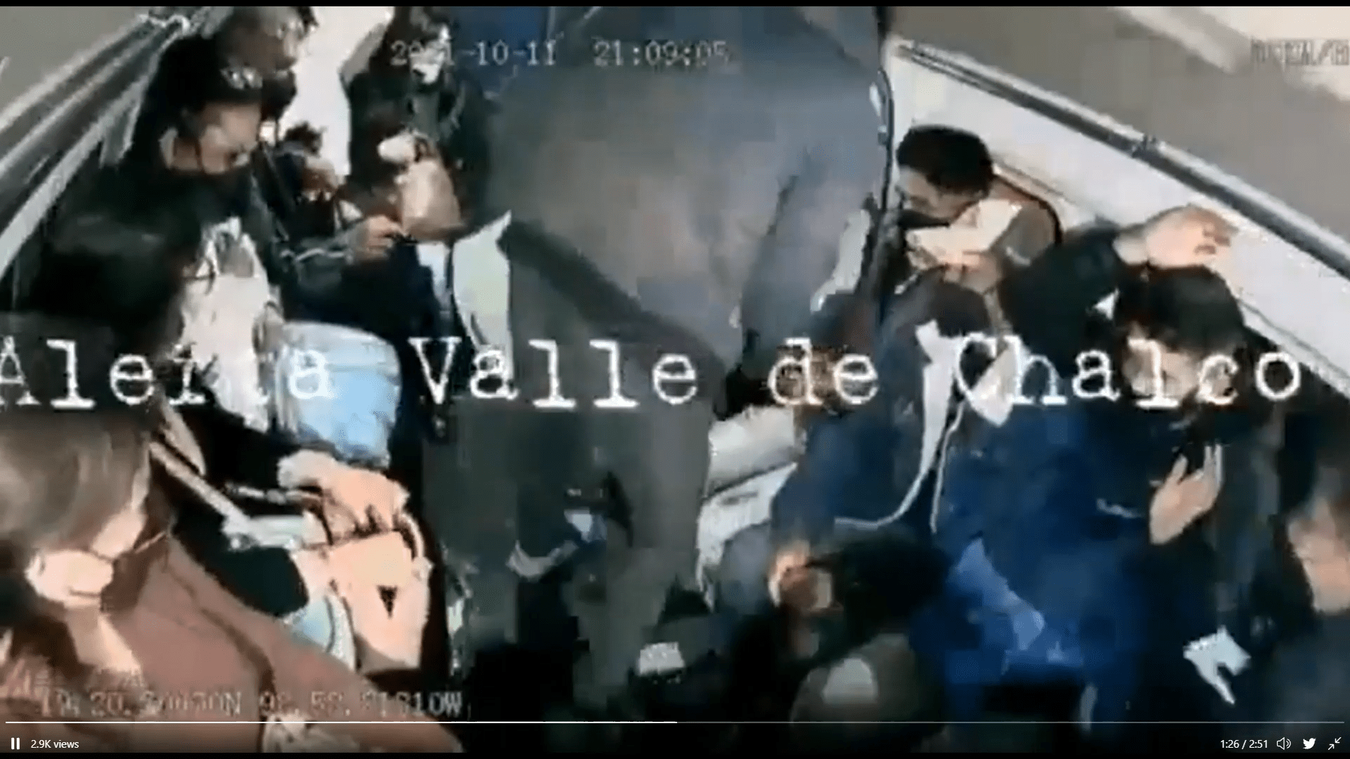 #VIDEO Sujetos asaltan combi en la México-Puebla; detienen a uno