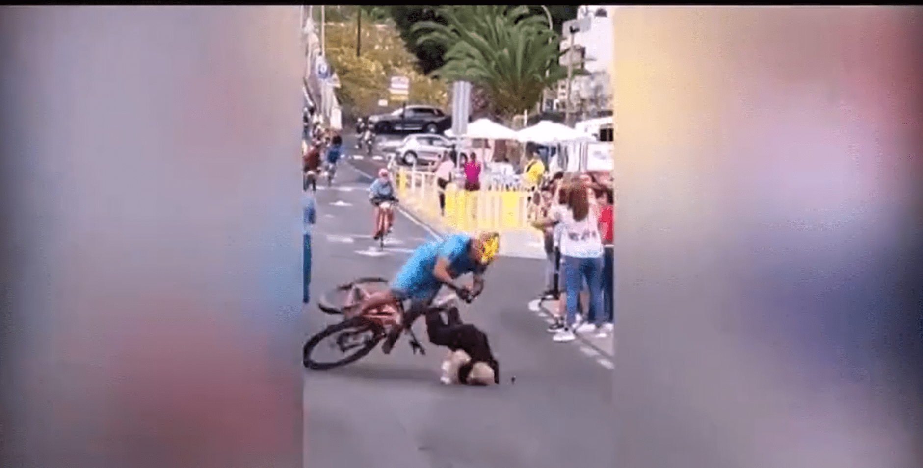 #VIDEO Ciclista sufre traumatismo de cráneo tras arrollar a una mujer