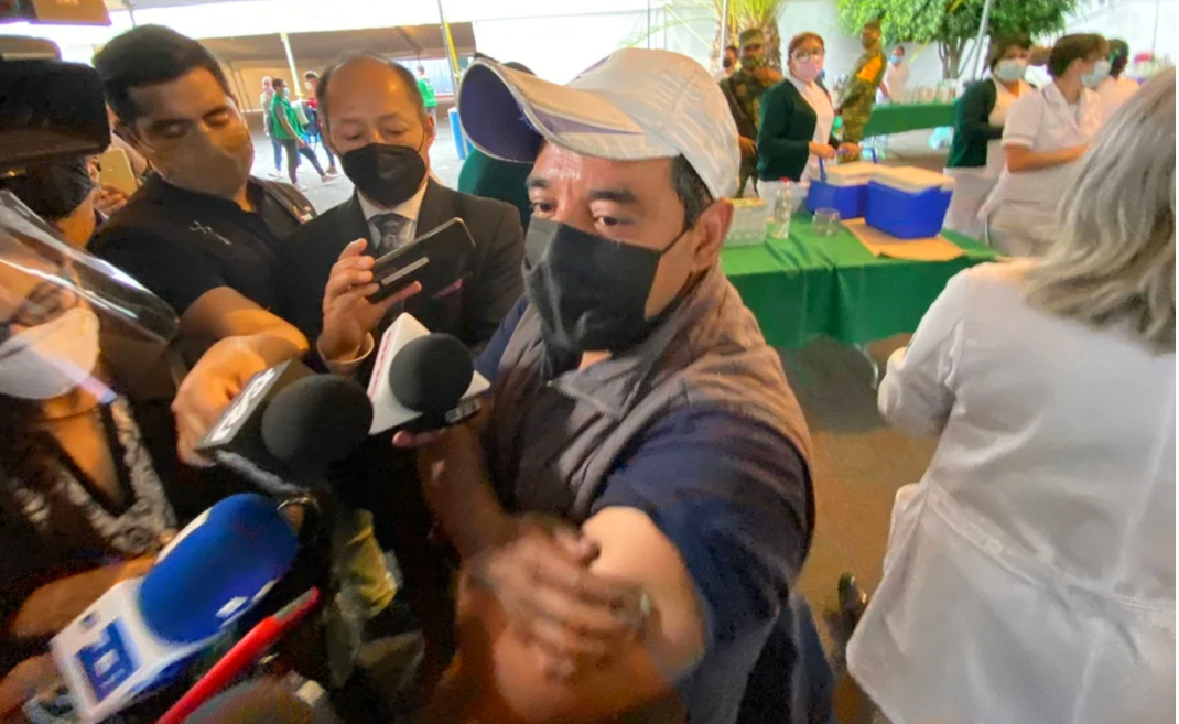“Todo al último pero ya vacunados”: Víctor Hugo, el último vacunado contra Covid-19 en CDMX