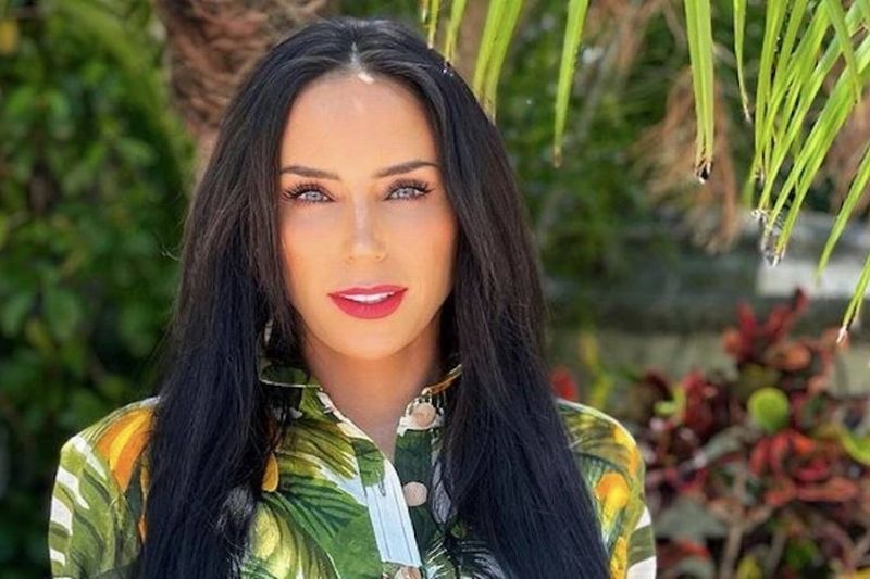 Inés Gómez Mont registró su nombre para vender joyas y ofrecer servicios