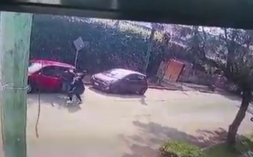 #VIDEO Disparan a menor de edad en la cabeza para robar su auto