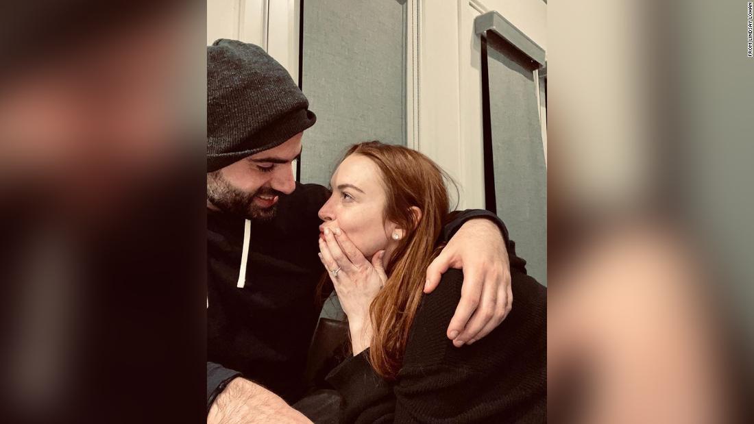 Lindsay Lohan anuncia compromiso con Bader Shammas