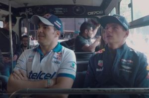 El piloto Max Verstappen viajó en un microbús en CDMX
